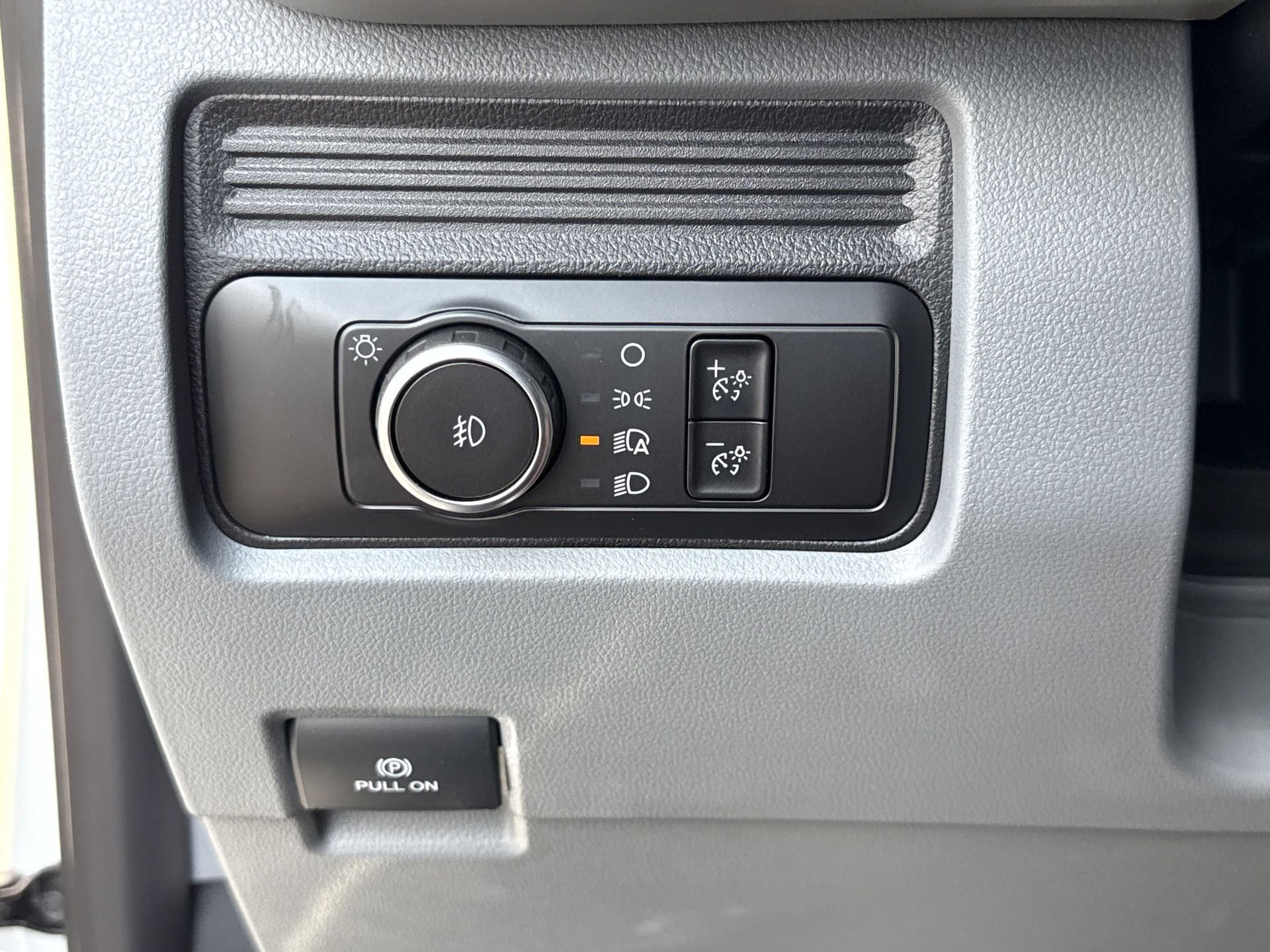 2025 Ford F-350 Super Duty Chassis Cab XL - Photo 13