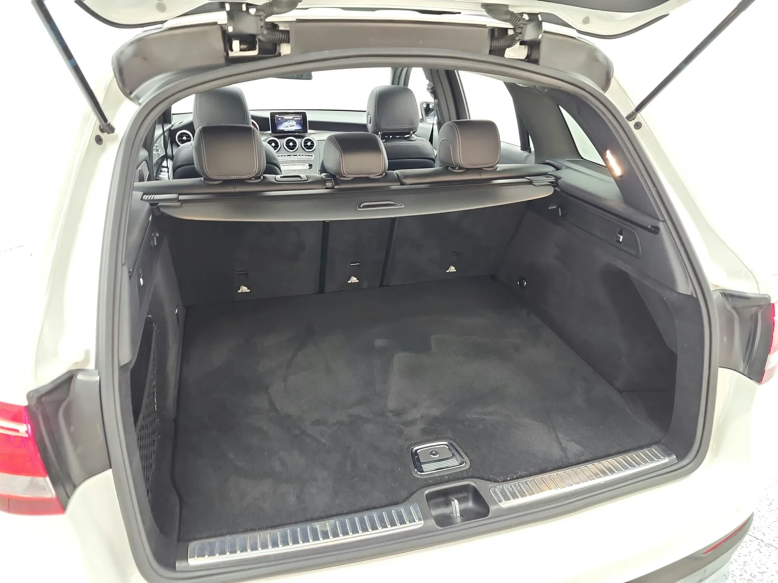 Used 2019 Polar White Mercedes-Benz GLC 300 SUV image 22