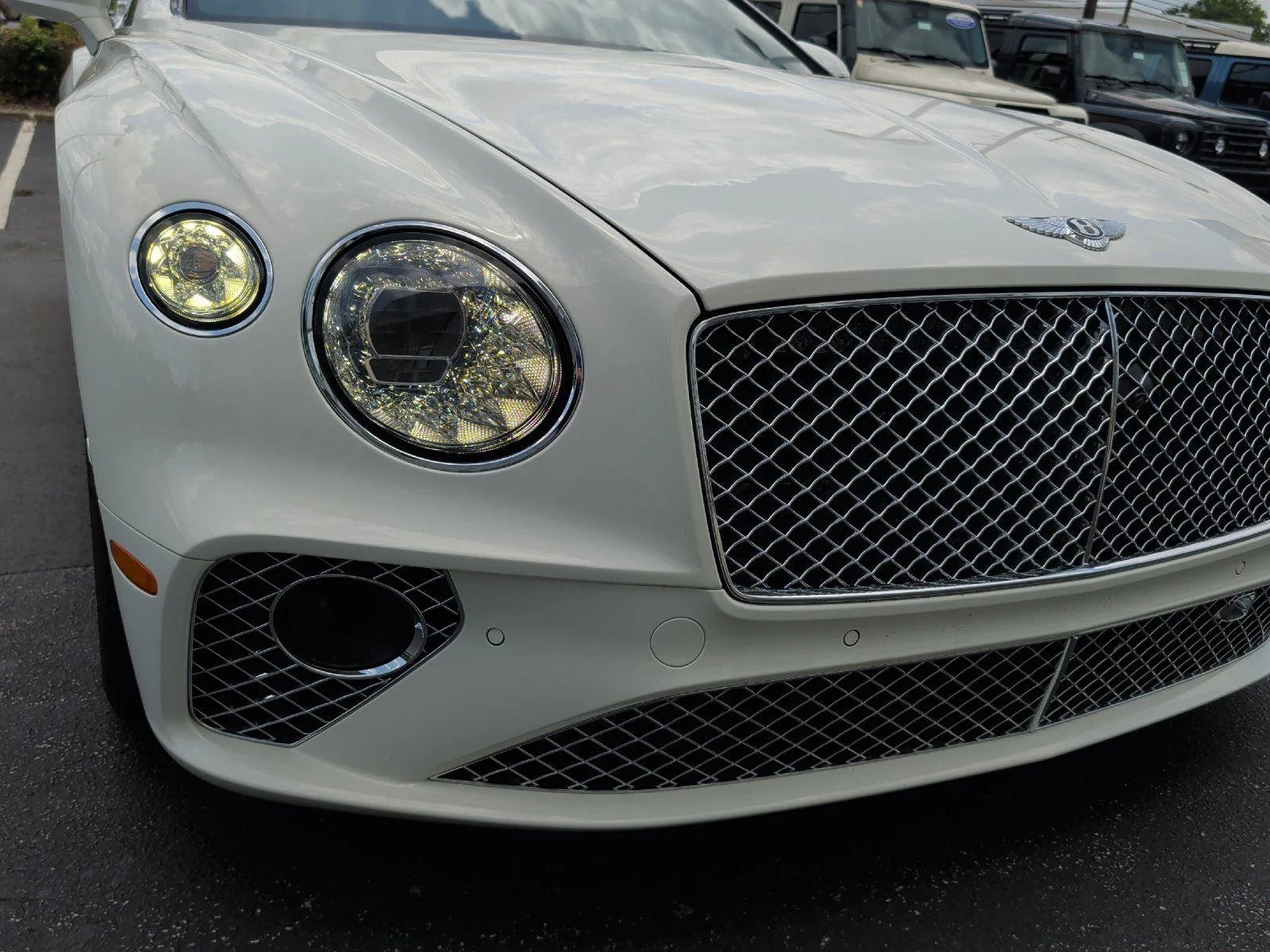 Used 2020 Glacier White Bentley GT First Edition image 19