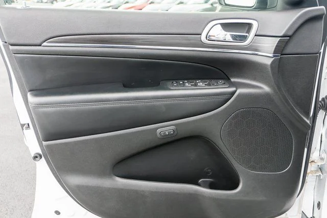 Used 2022 White Jeep Limited image 19