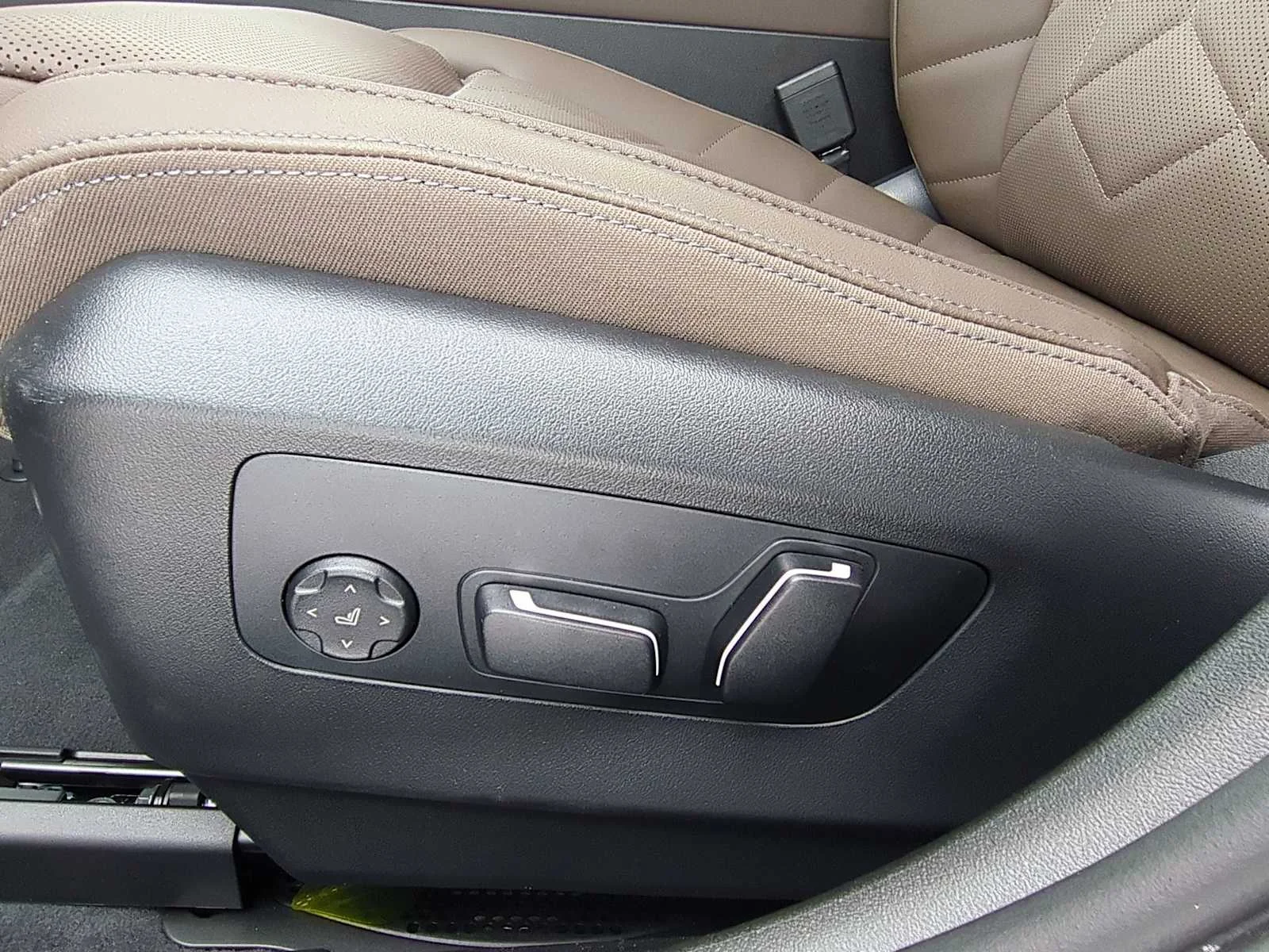 New 2026 Phytonic Blue Metallic BMW 530i xDrive image 17
