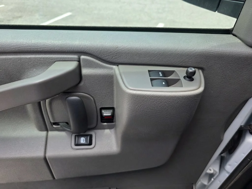 Used 2025 Summit White Chevrolet WT image 14