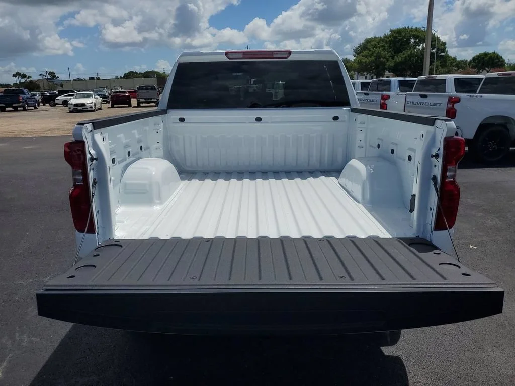 New 2026 Summit White Chevrolet Custom image 31
