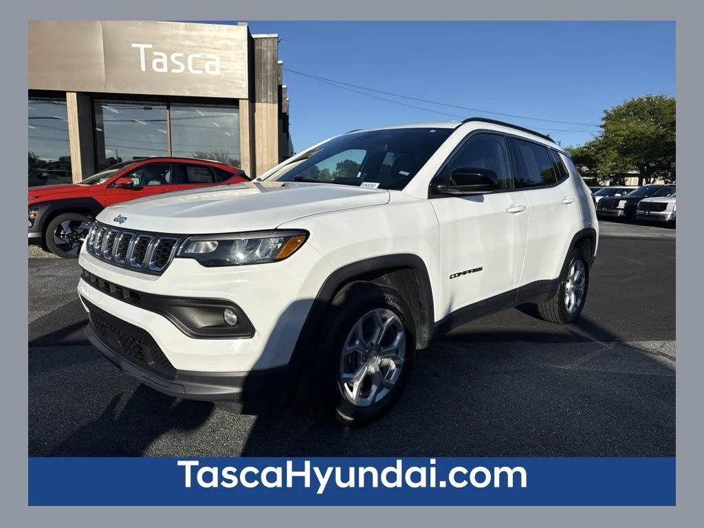 Used 2024 White Jeep Latitude image 1