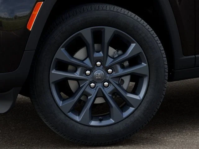 New 2026 Diamond Black Crystal Pearl-Coat Exterior Paint Jeep  image 9