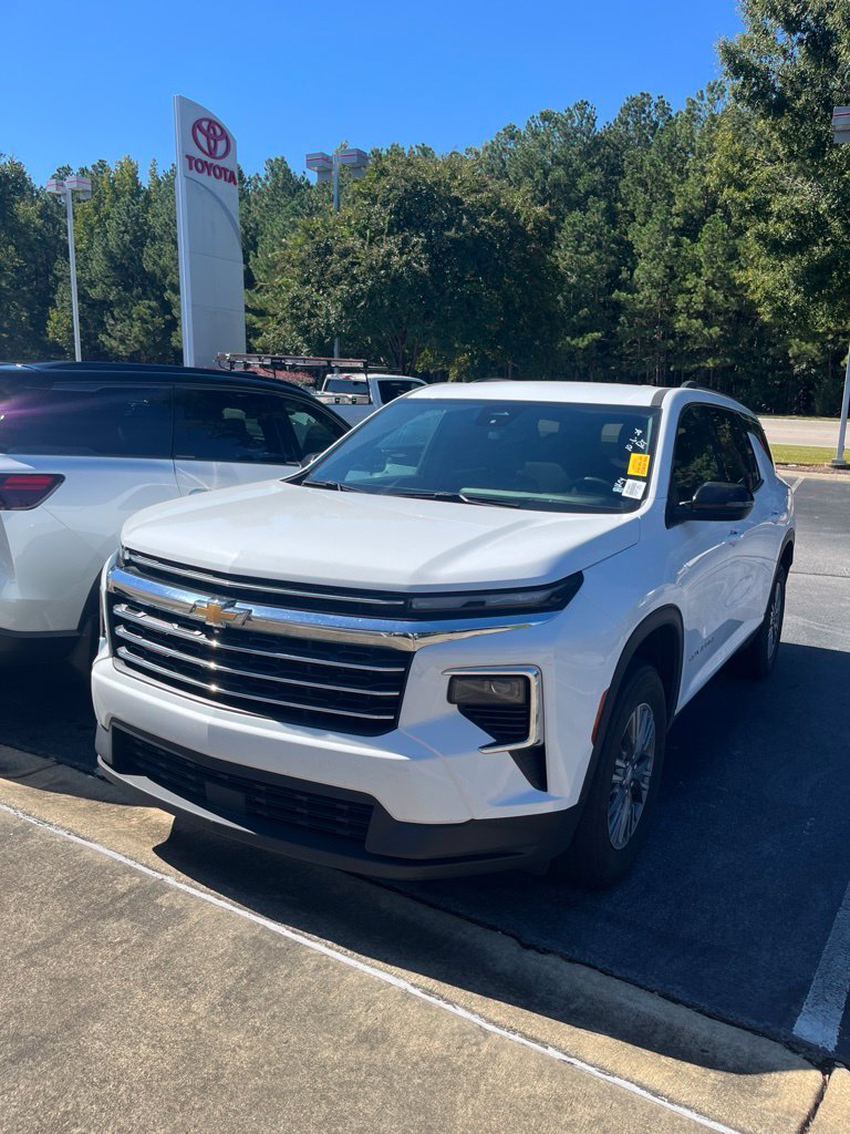 Used 2025 White Chevrolet LT image 2