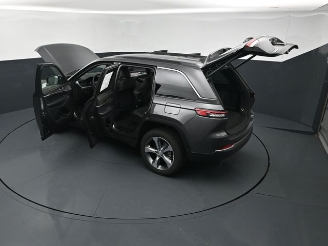 New 2026 Baltic Gray Metallic Clear-Coat Exterior Paint Jeep Limited image 28