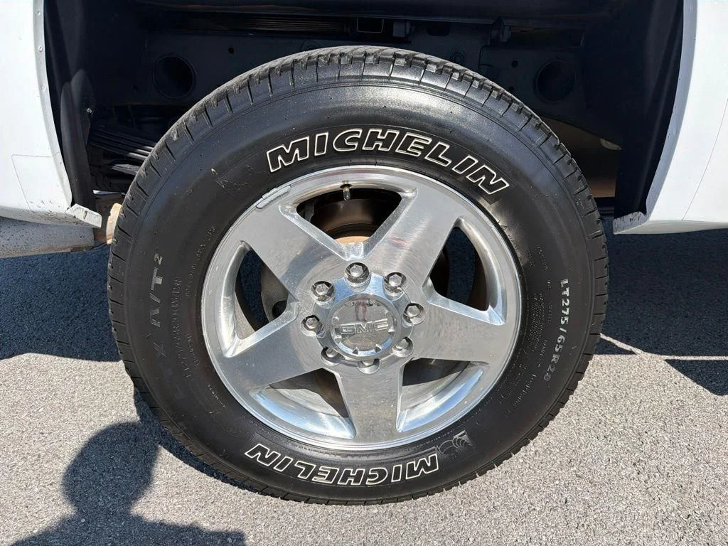Used 2011 White GMC Denali image 14