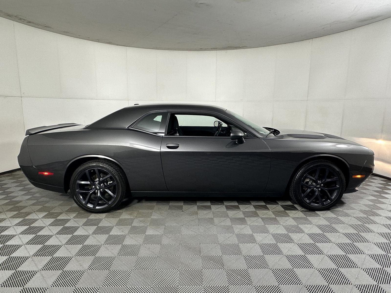 Used 2023 Granite Pearlcoat Dodge SXT image 11