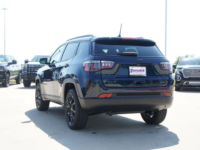 New 2026 Fathom Blue Pearl-Coat Exterior Paint Jeep Latitude image 9