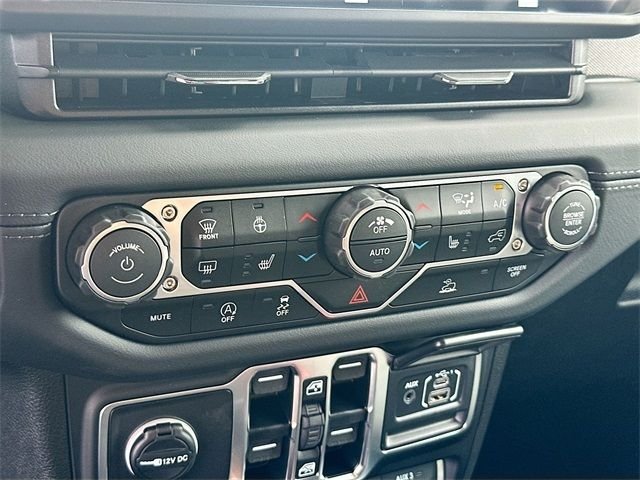 New 2026 Black Clear-Coat Exterior Paint Jeep Sahara image 10