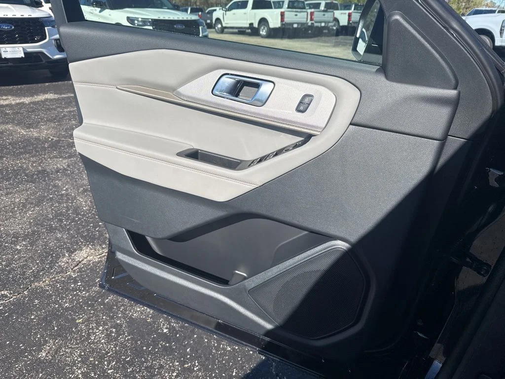 New 2026 Black Ford Active image 33