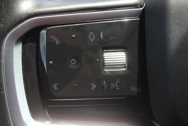 Used 2022 White Land Rover S image 12