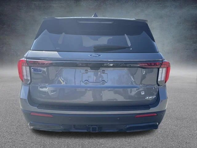 Used 2025 Gray Ford ST-Line image 6