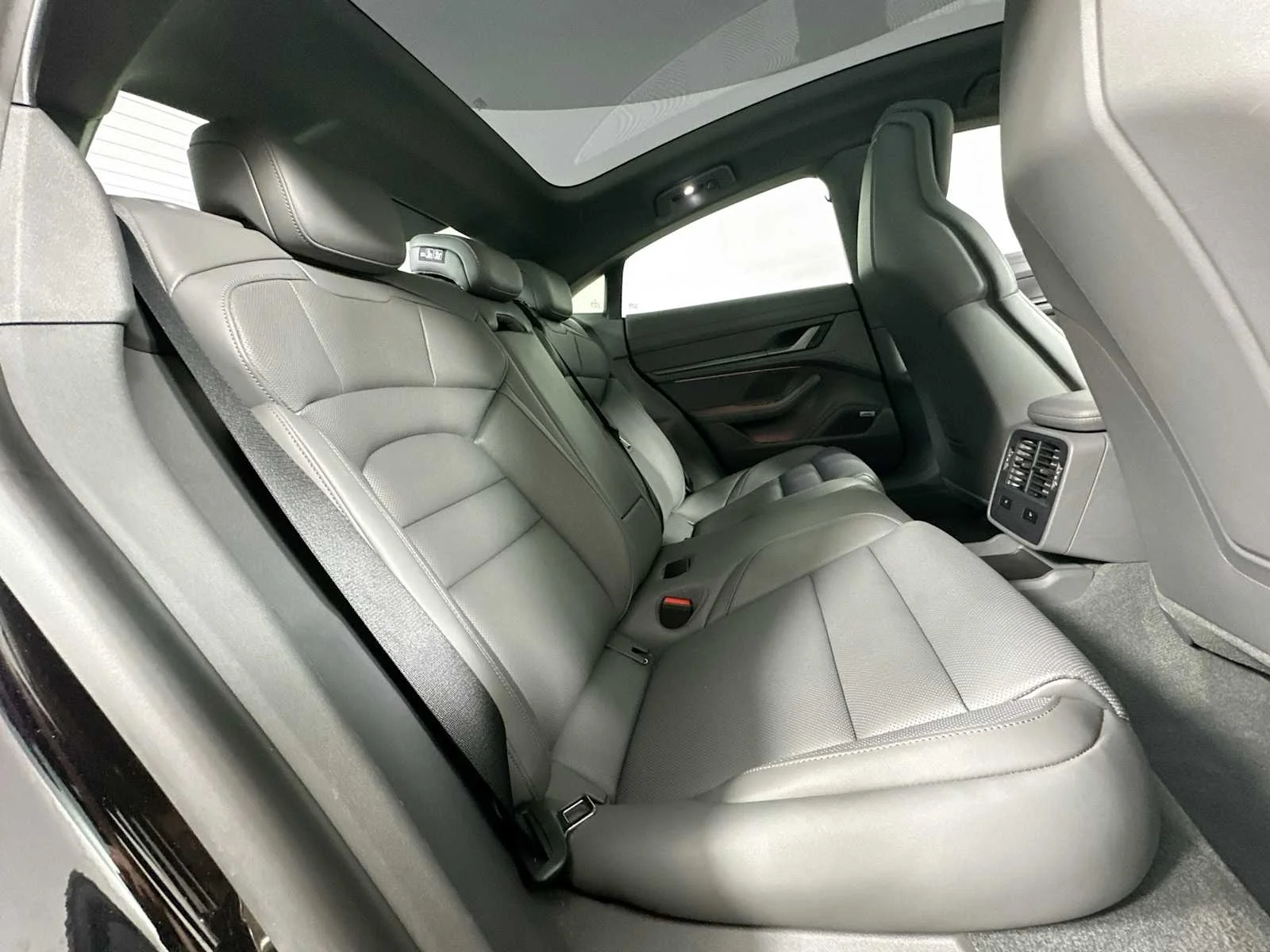 2025 Porsche Taycan Base - Photo 27