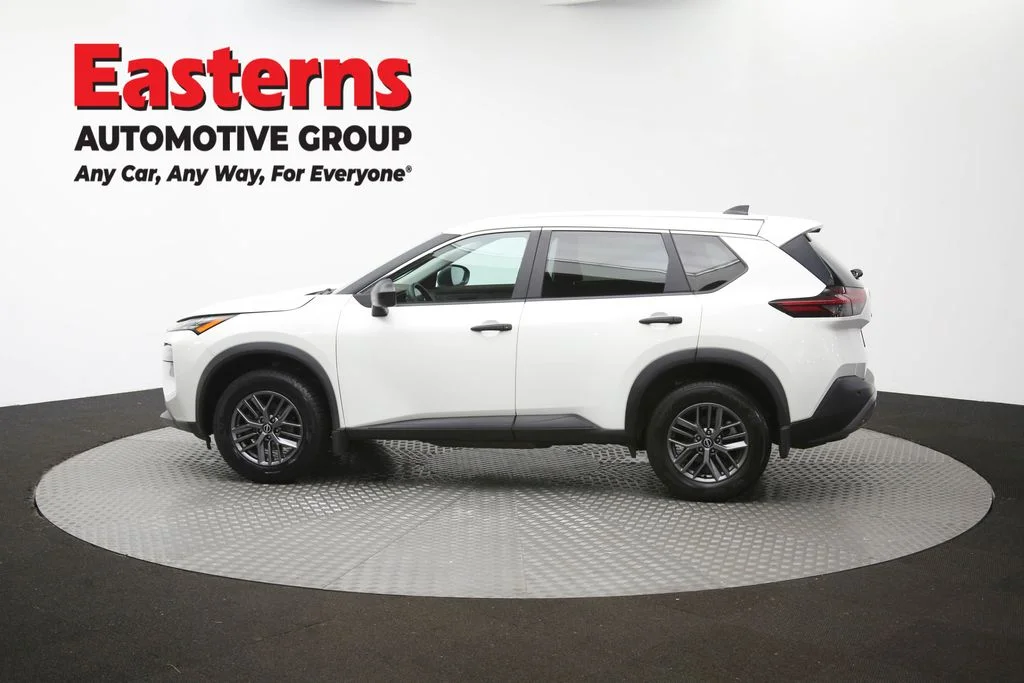 Used 2023 White Nissan S image 62