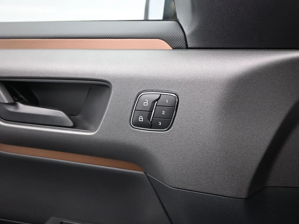 New 2025 Carbonized Gray Metallic Ford Outer Banks image 11