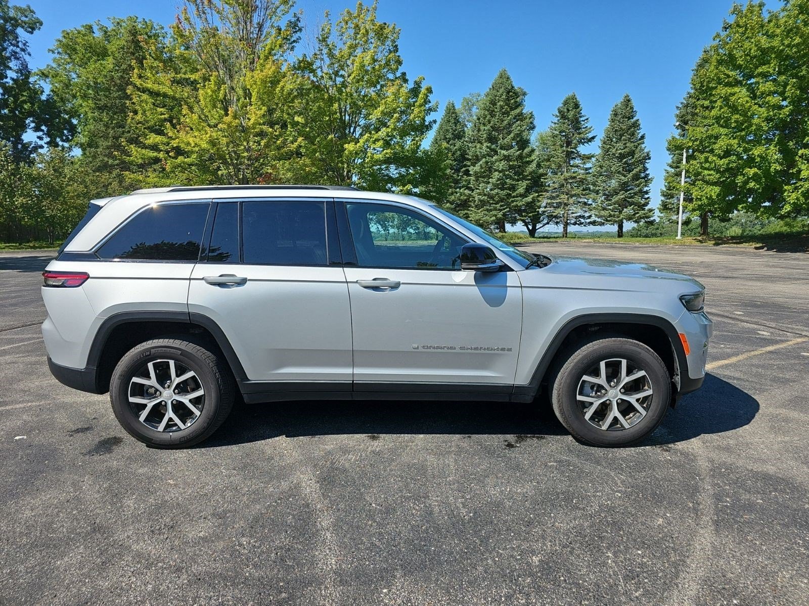 Certified Used 2025 Silver Zynith Jeep Limited image 6