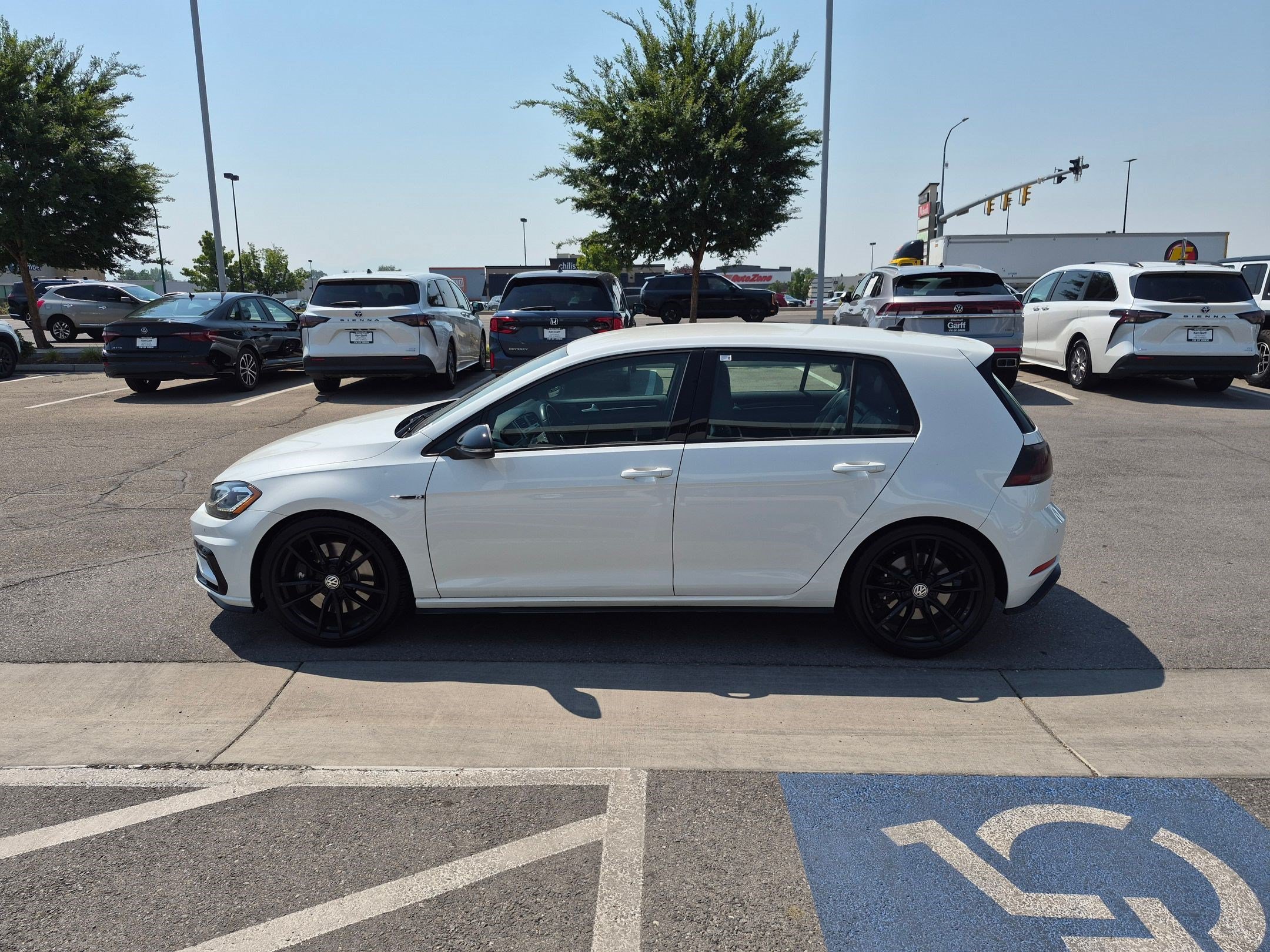 Used 2019 Oryx White Pearl Volkswagen DCC & Navigation 4Motion image 7