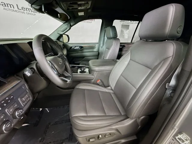 Used 2025 Gray Chevrolet Z71 image 22