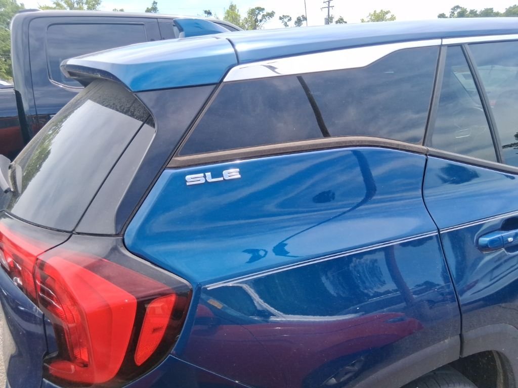 Used 2020 Blue GMC SLE image 8