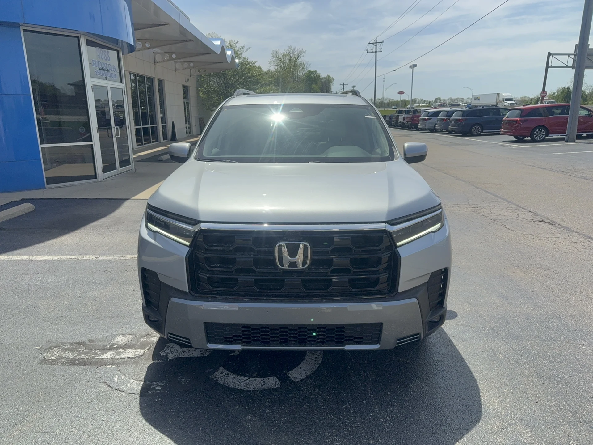 New 2026 Solar Silver Metallic Honda Touring Blackout image 2