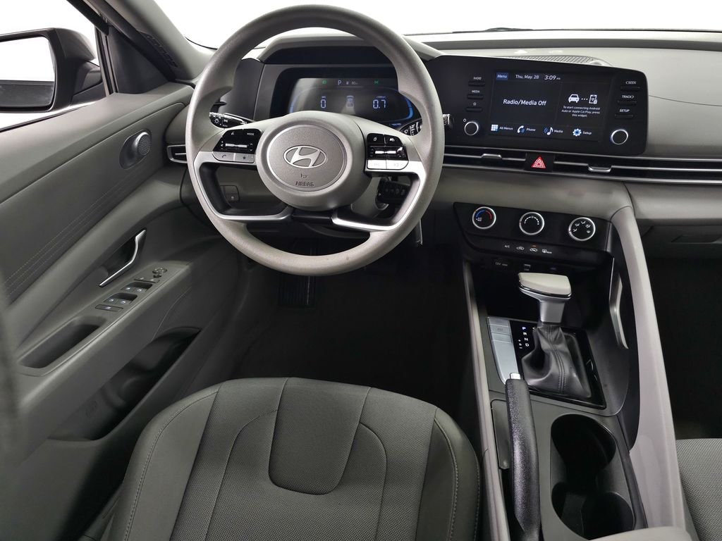 2024 Hyundai Elantra SE - Photo 18