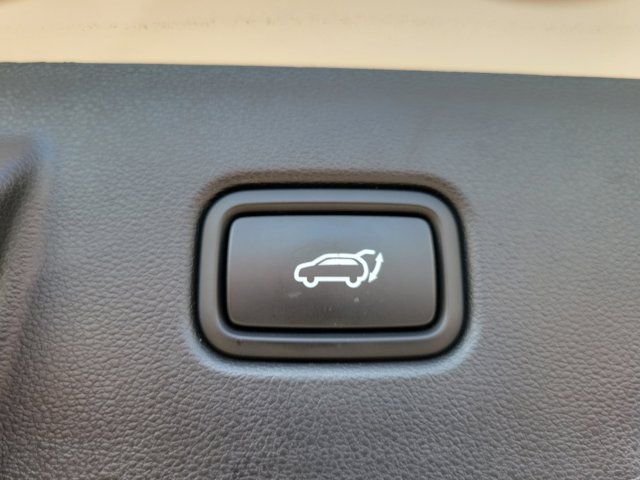 Certified Used 2025 White Hyundai SEL Convenience image 7
