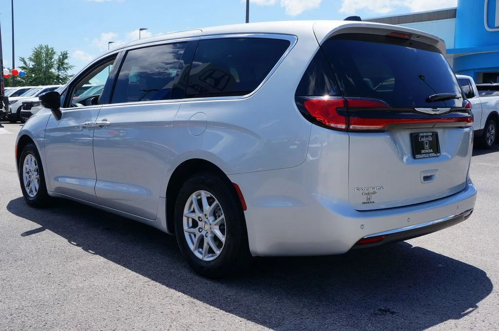 Used 2024 Silver Mist Clearcoat Chrysler Touring L image 8