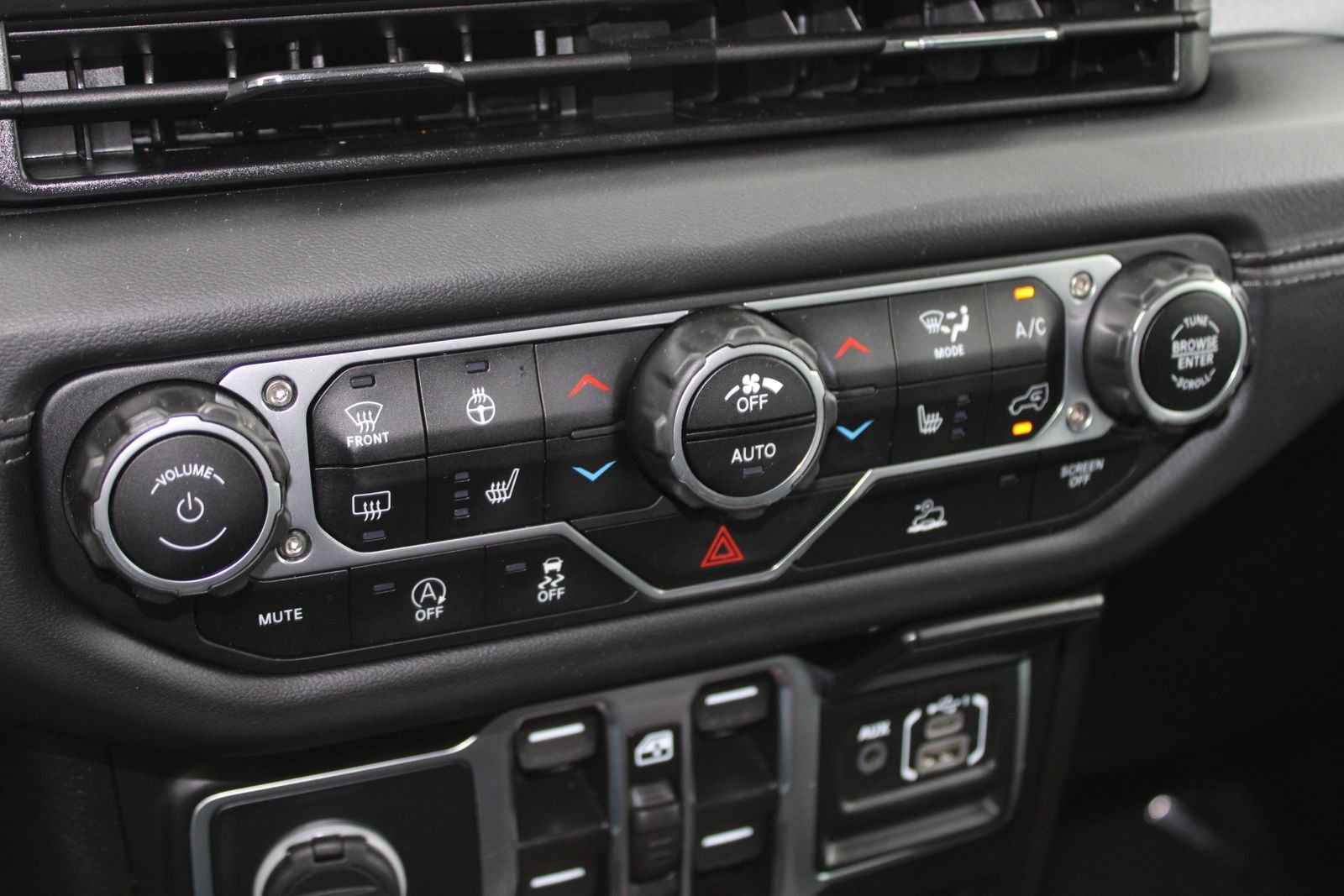 Used 2025 Black Jeep Sahara image 27