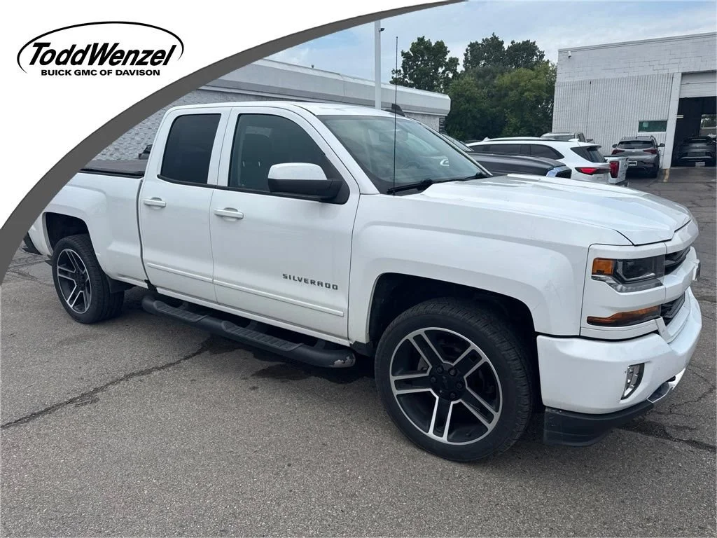Used 2019 SUMMIT WHITE Chevrolet LT image 1