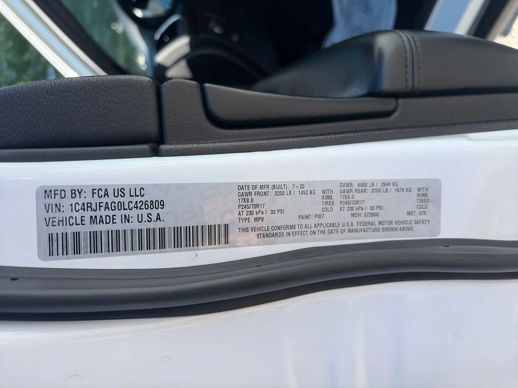 Used 2020 White Jeep Laredo E image 29