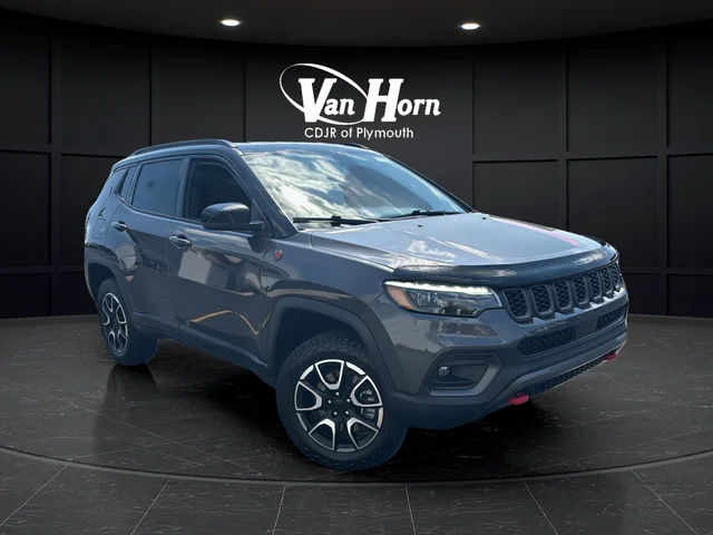 Used 2024 Gray Metallic Jeep Trailhawk image 1