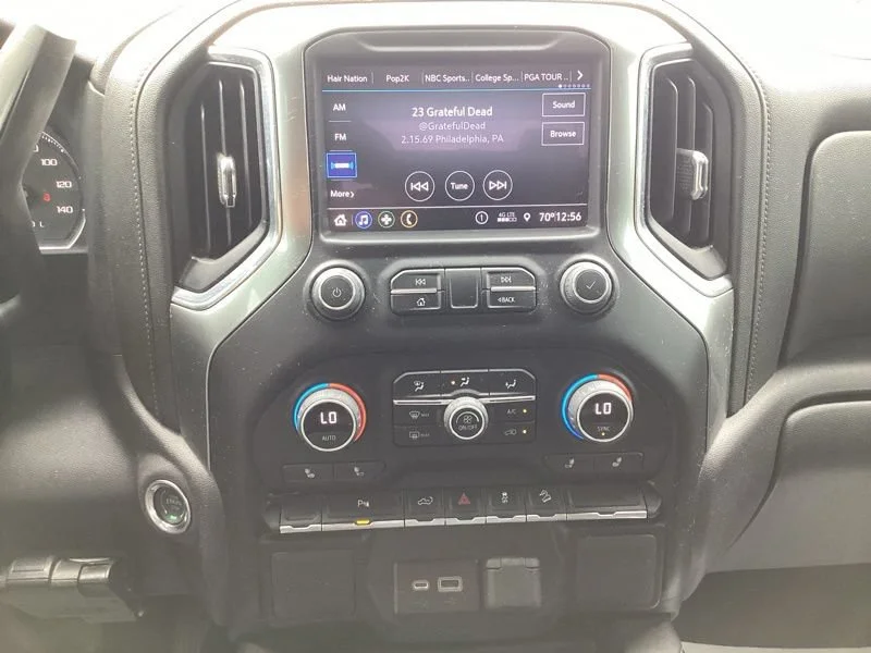 Used 2022 Summit White Chevrolet RST image 34