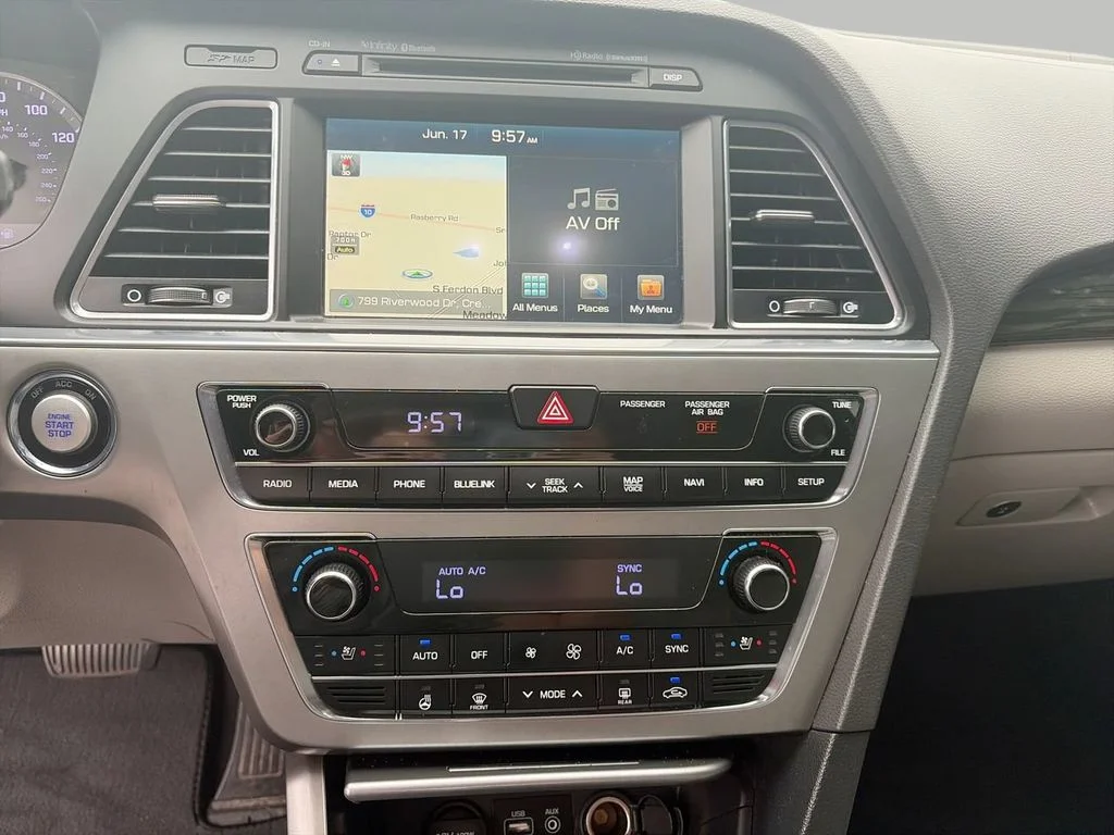 Used 2016 Silver Hyundai Limited image 17