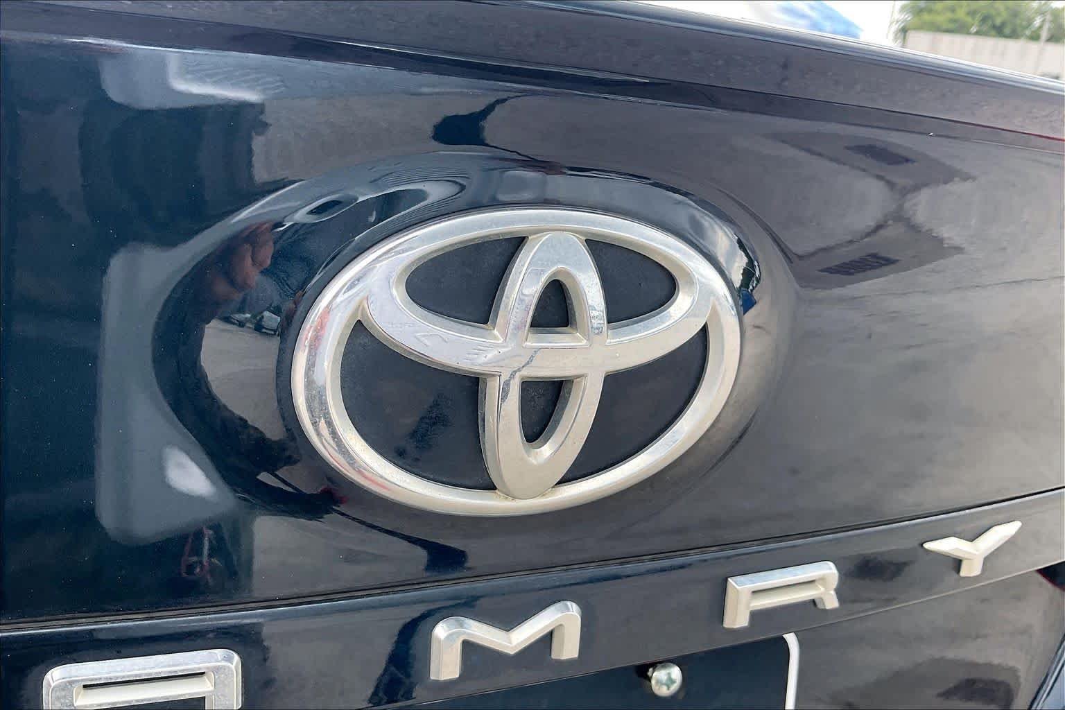 Used 2020 Galactic Aqua Mica Toyota SE image 30