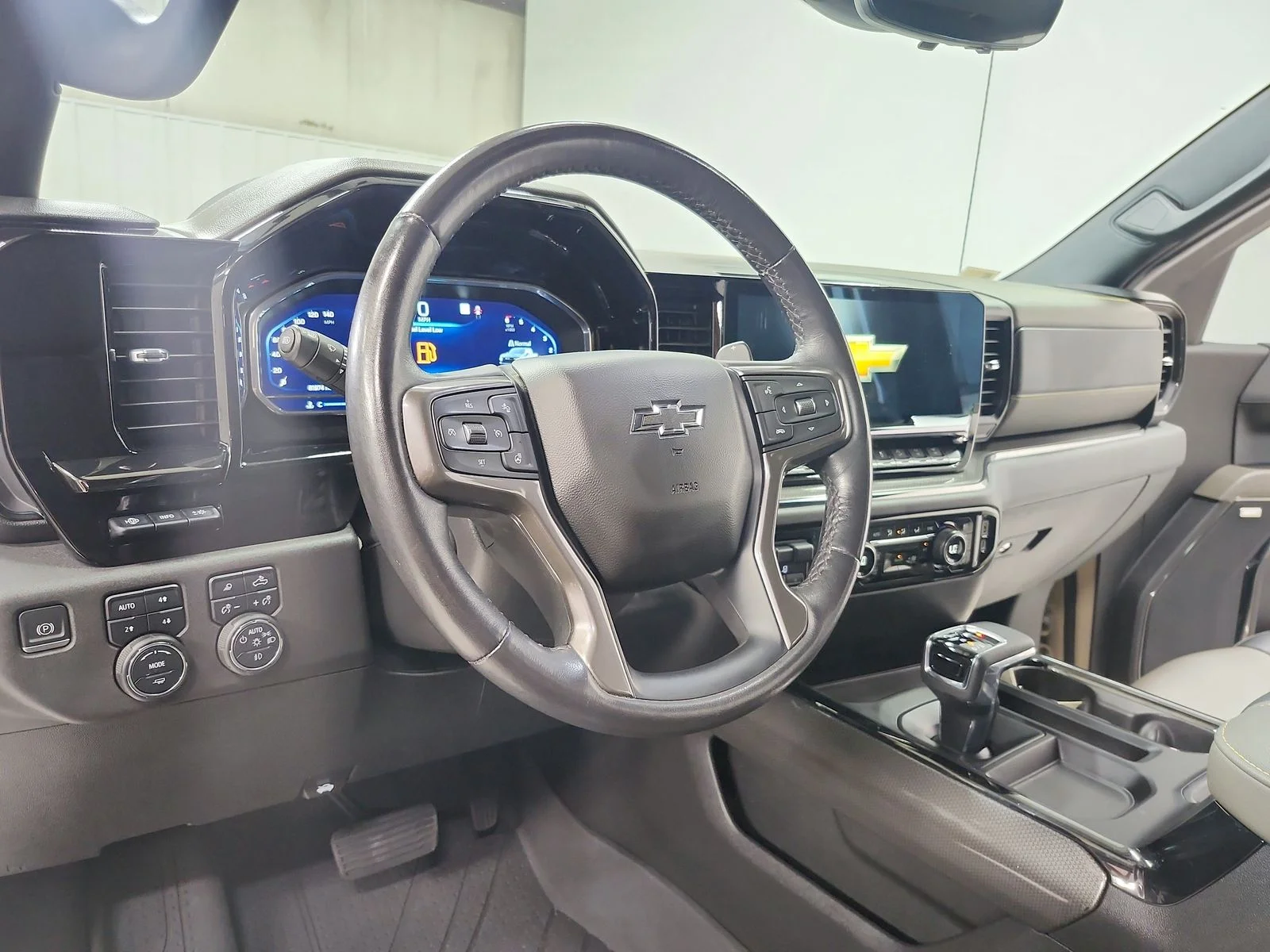 Used 2023  Chevrolet ZR2 image 18