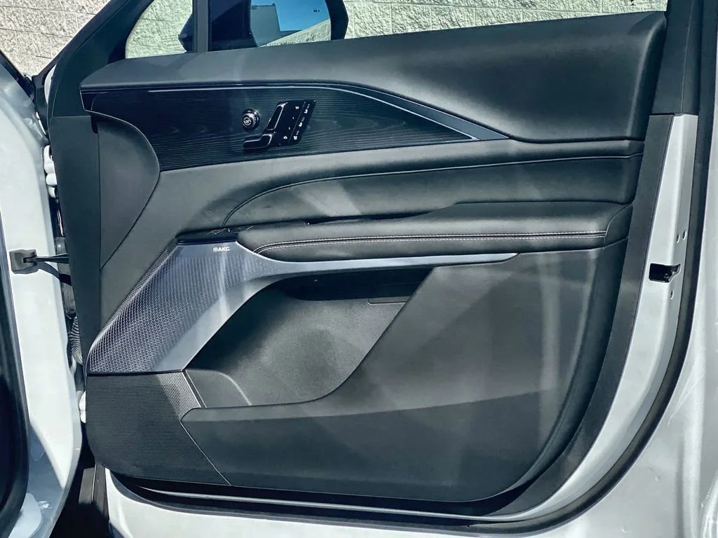2026 Cadillac LYRIQ V - Photo 35