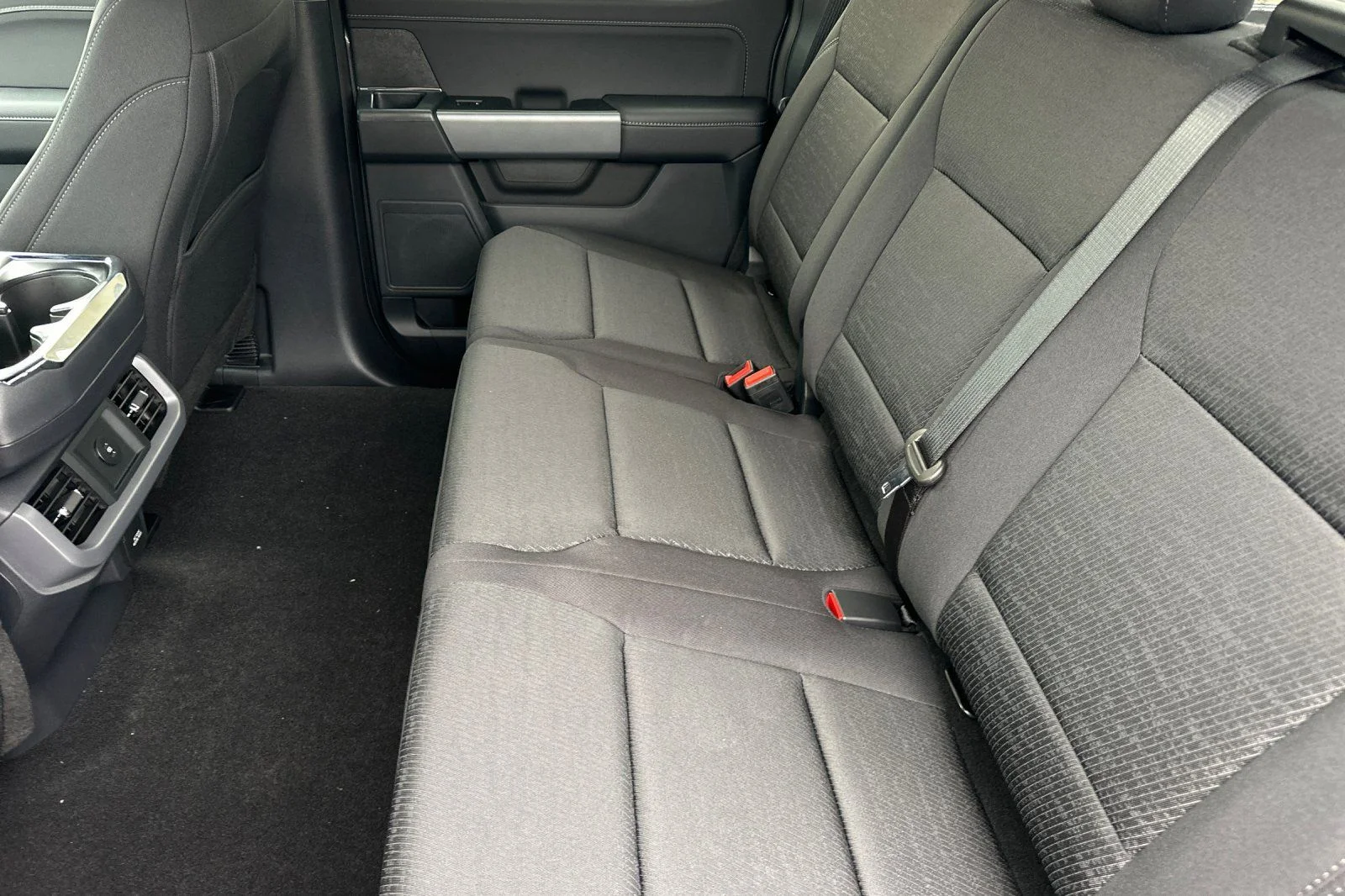 New 2026 Carbonized Gray Metallic Ford XLT image 8