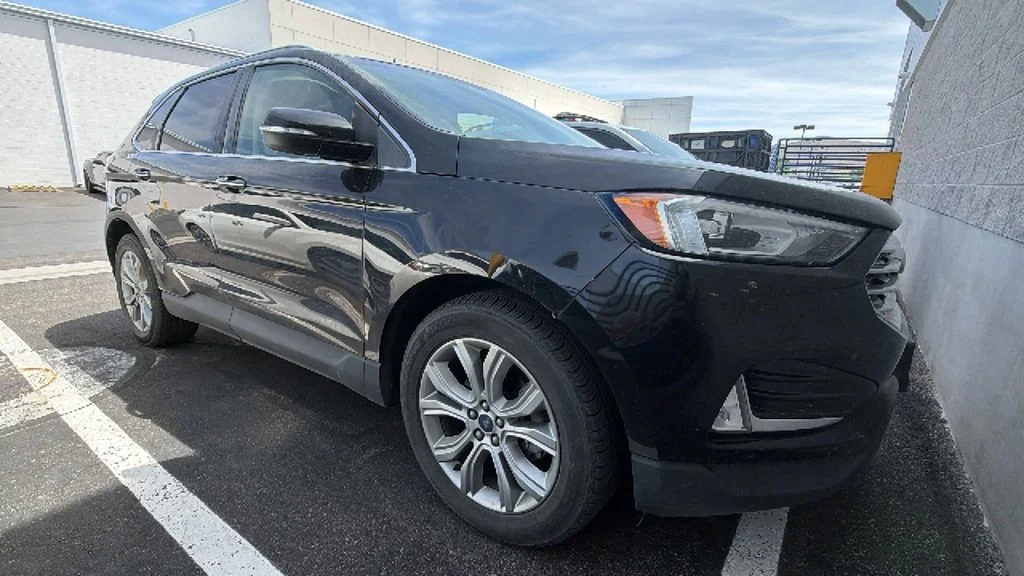 2019 Ford Edge Titanium's photo