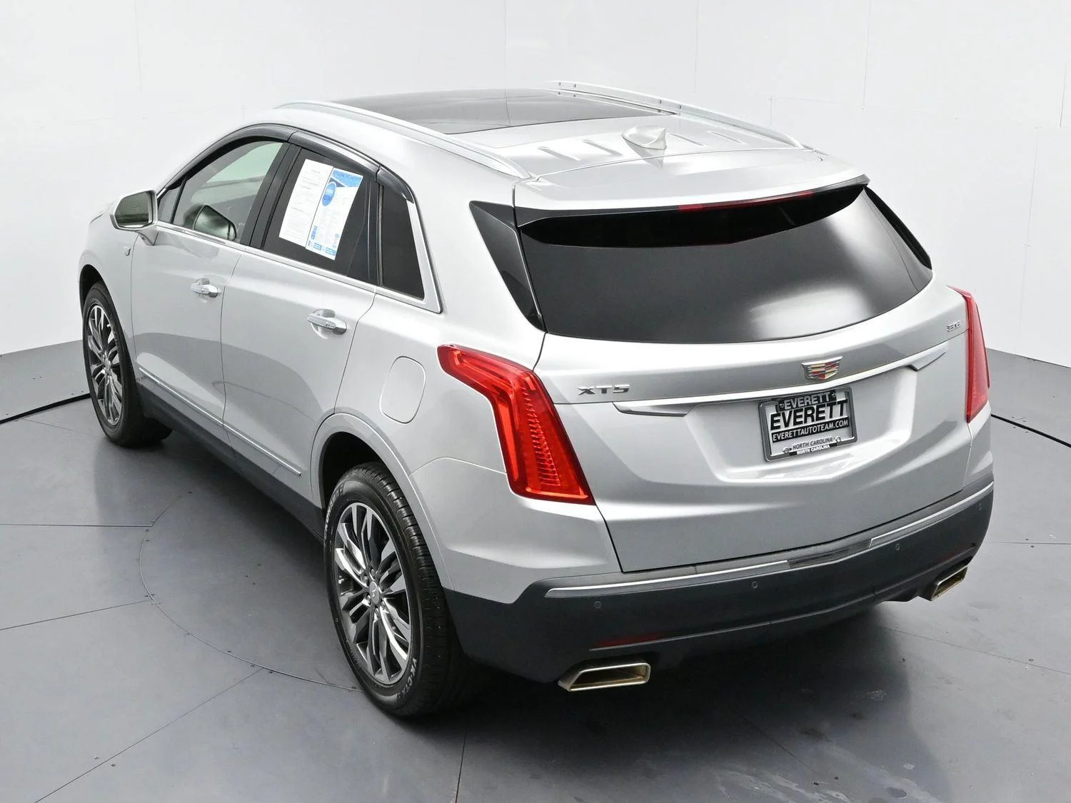Used 2019 RADIANT SILVER METALLIC Cadillac Luxury FWD image 43