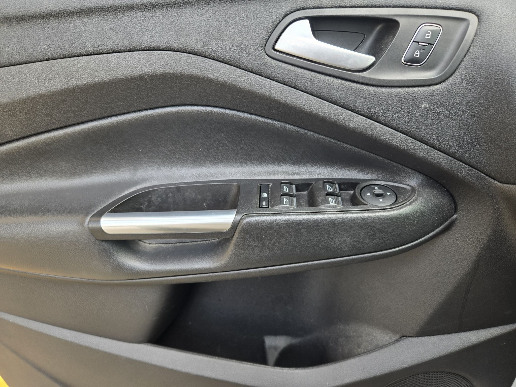 Used 2017 Oxford White Ford SE image 21