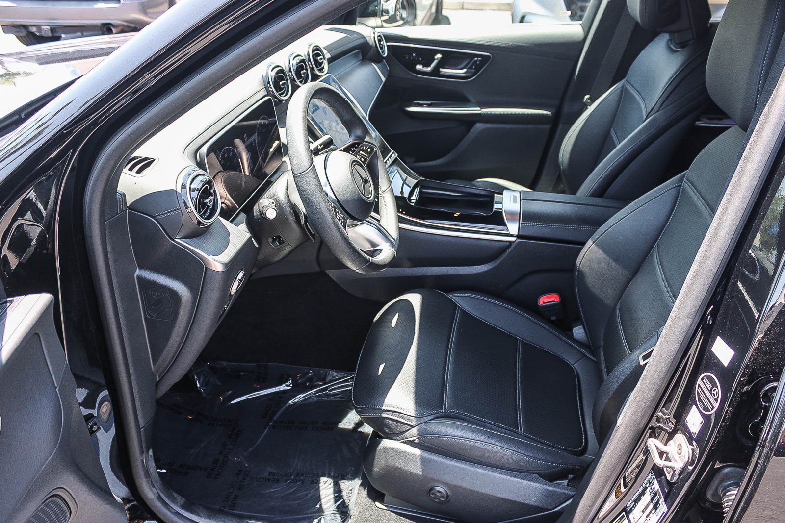 Used 2025  Mercedes-Benz GLC 300 image 17