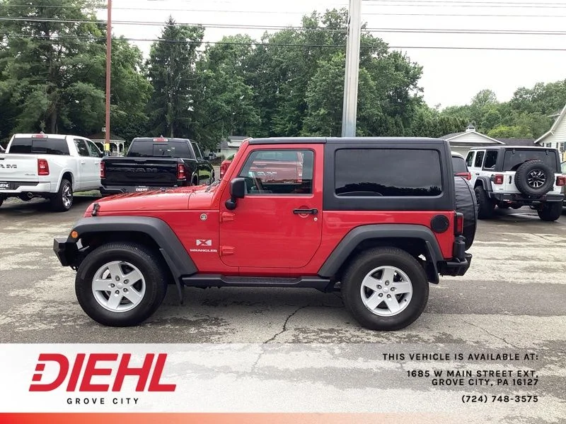 Used 2008 Red Jeep X image 4