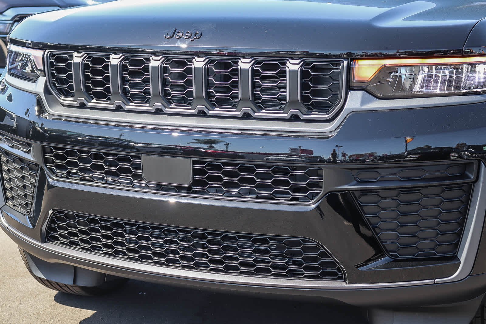 New 2027 High-Gloss Black Paint Jeep Laredo Altitude image 9