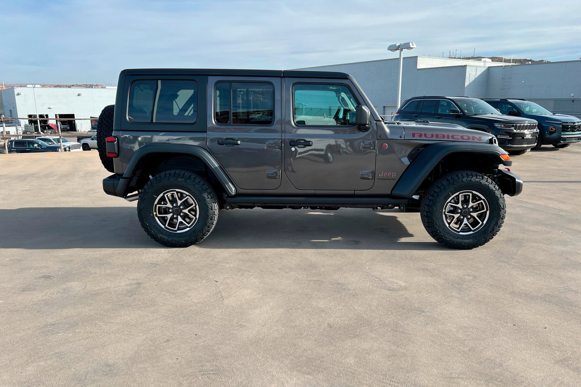 New 2026 Granite Crystal Metallic Clear-Coat Exterior Paint Jeep Rubicon image 7