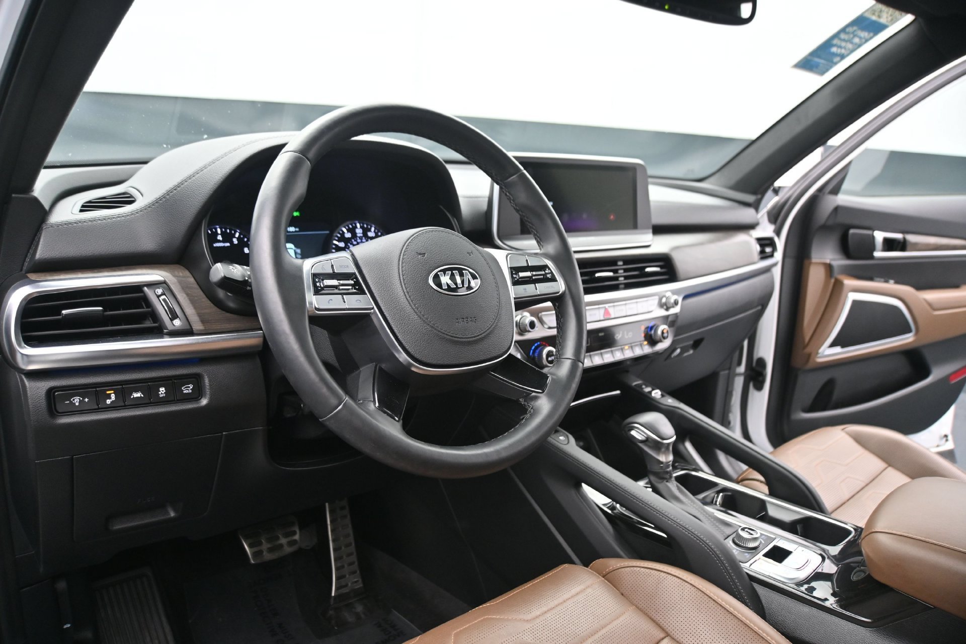 Used 2020 Snow White Pearl Kia SX AWD image 24