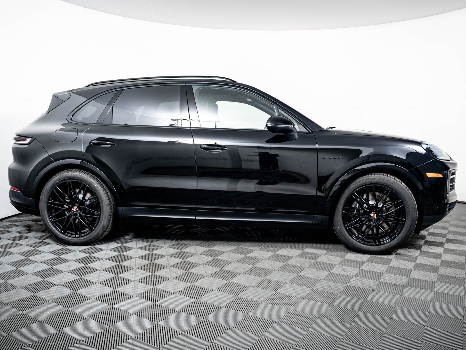 New 2026 CHROMITE BLACK Porsche E-Hybrid image 9
