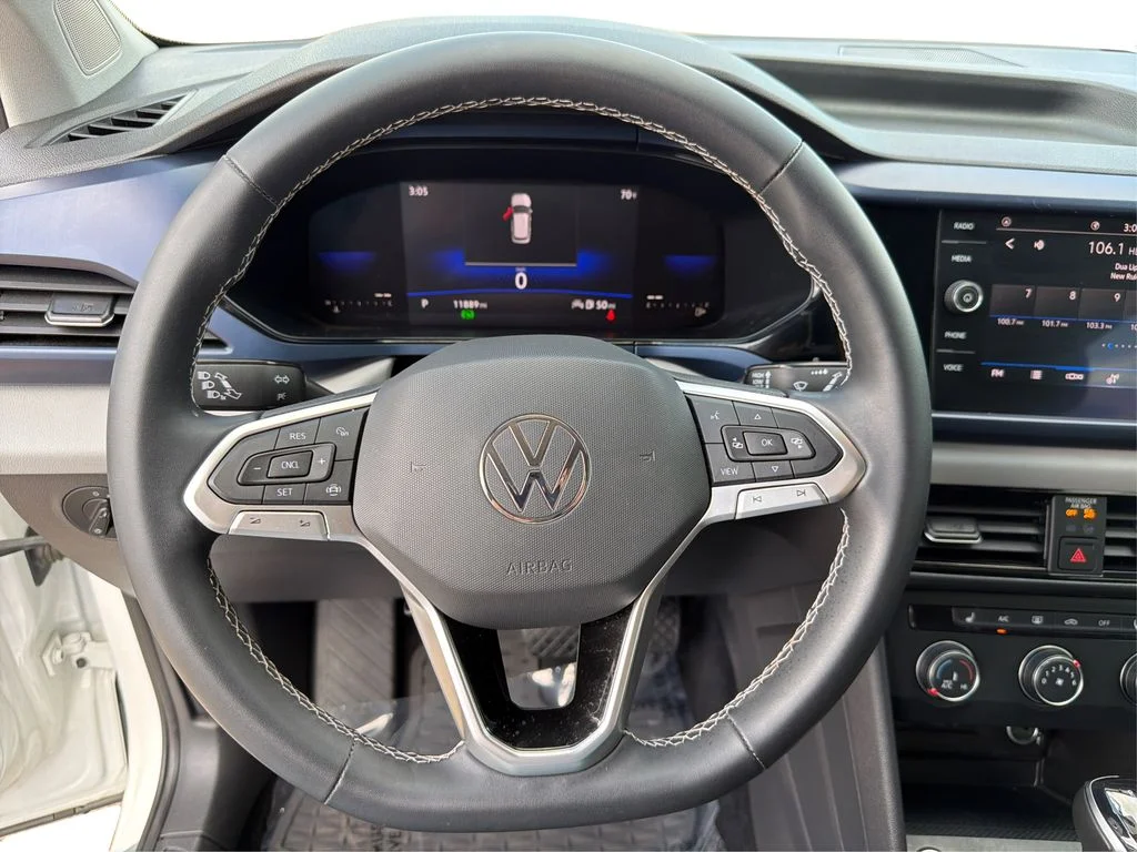 Used 2022 Pure White Volkswagen SE image 17