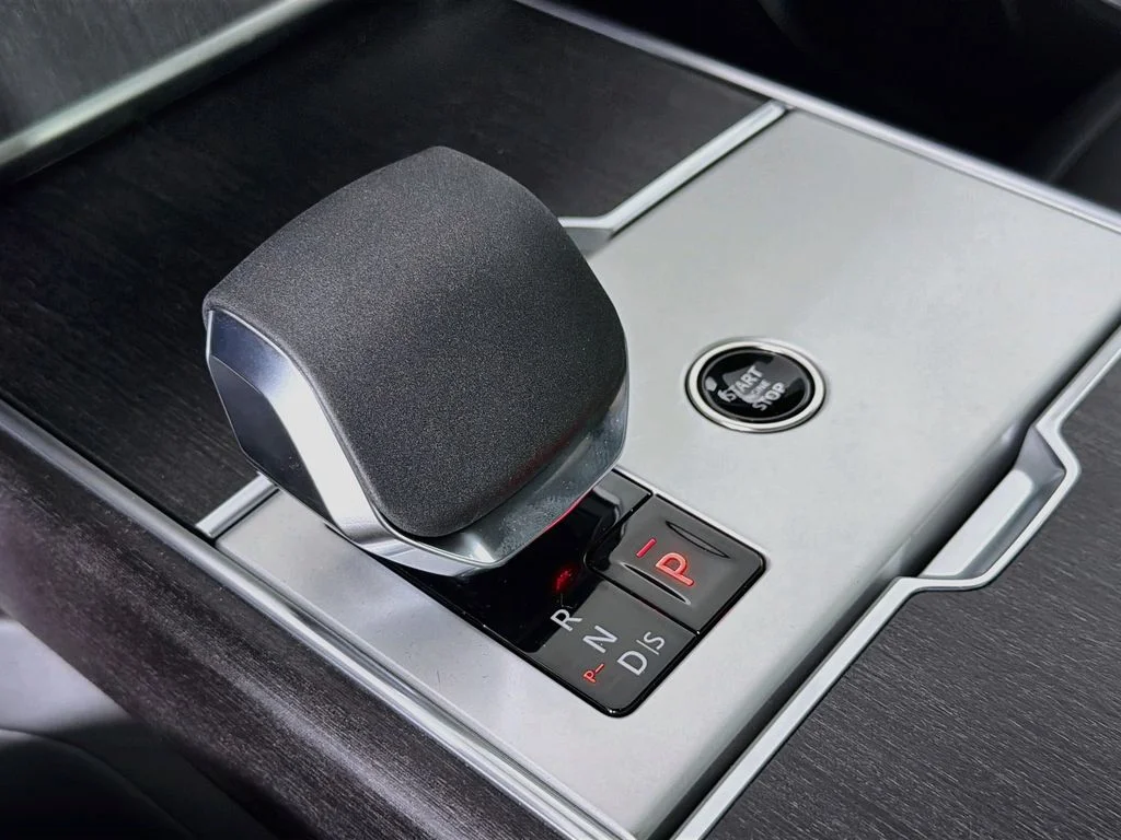 New 2026 Santorini Black Land Rover SE image 17